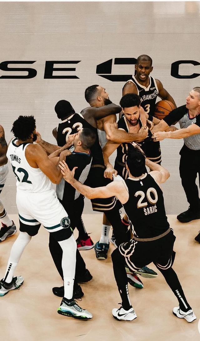 智慧对决！NBA比赛中的战术较量