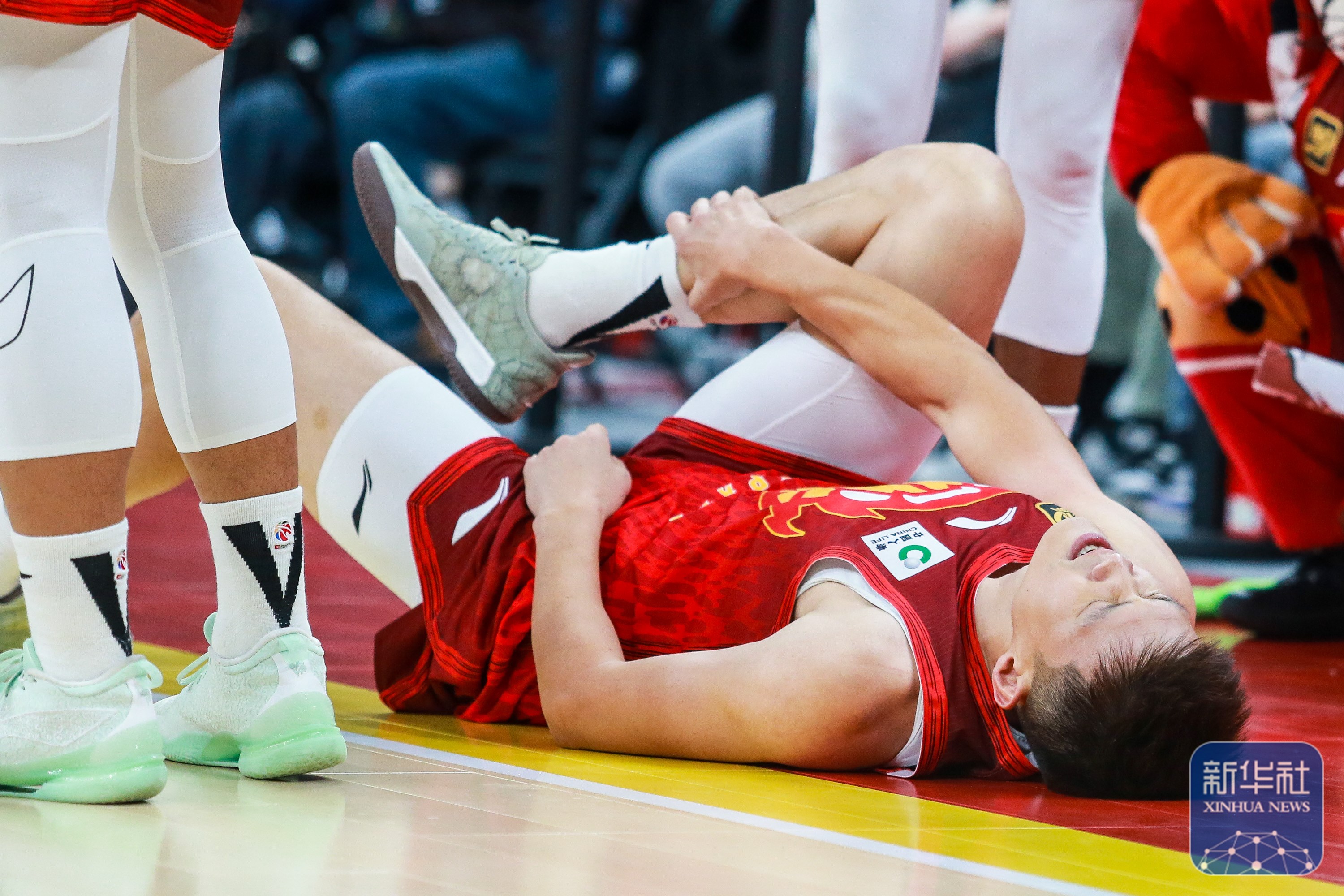 关于世界篮坛拼力争夺,硝烟弥漫赛场的信息 关于世界篮坛拼力争夺,硝烟弥漫赛场的信息