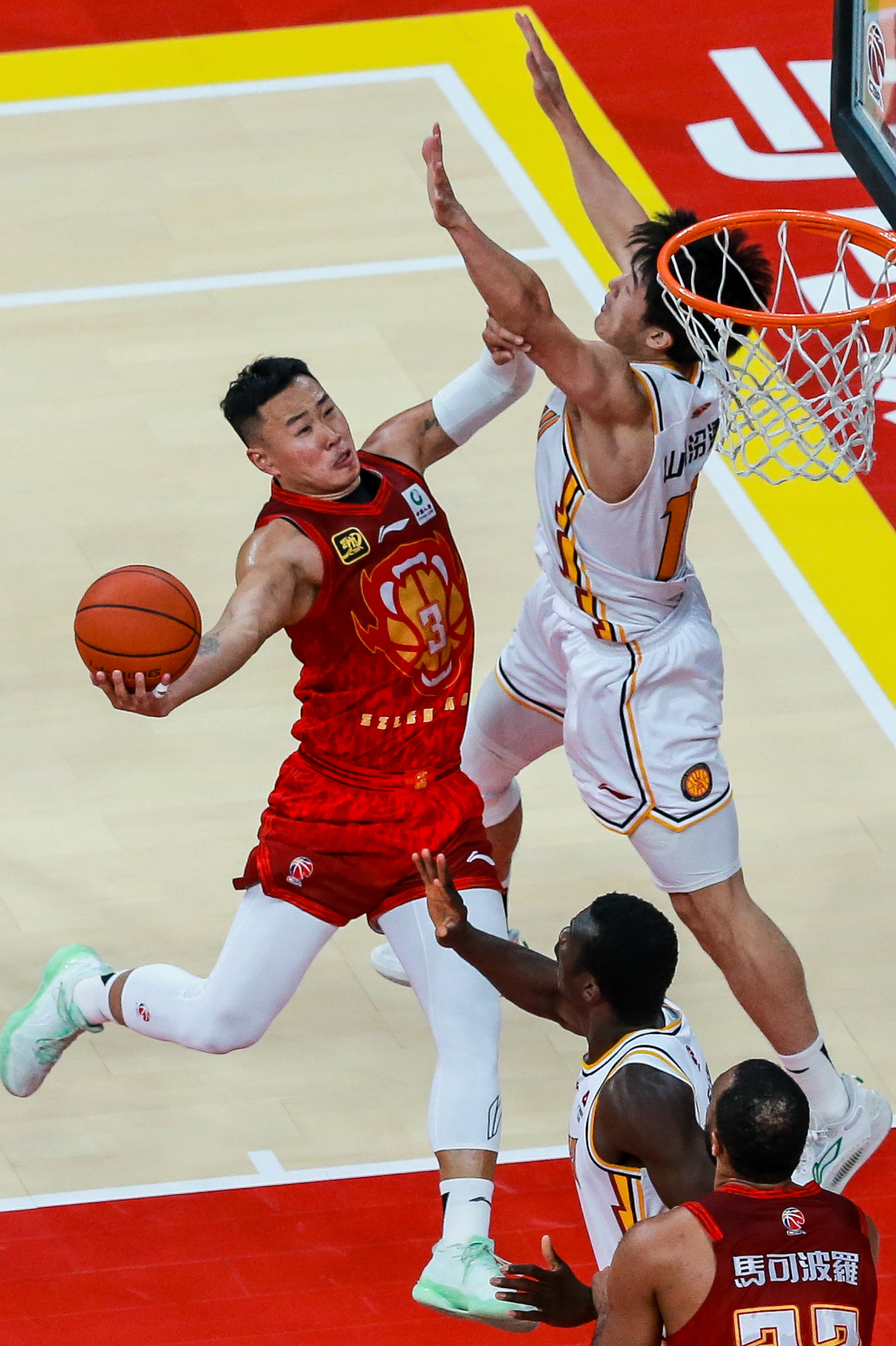 关于世界篮坛拼力争夺,硝烟弥漫赛场的信息 关于世界篮坛拼力争夺,硝烟弥漫赛场的信息