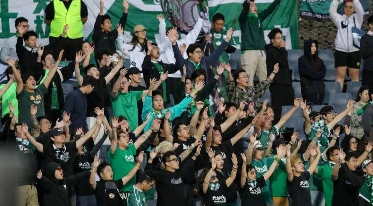 教练组合声援球员,提振士气备战的简单介绍 教练组合声援球员,提振士气备战的简单介绍