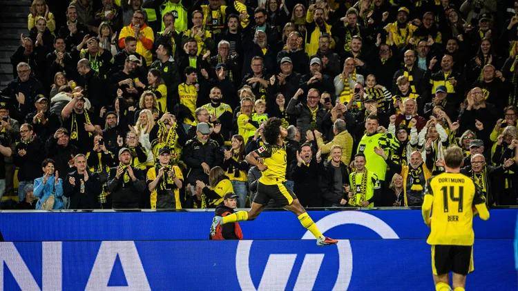 关于多特蒙德主场逆转赢得比赛,重返争冠行列的信息 关于多特蒙德主场逆转赢得比赛,重返争冠行列的信息