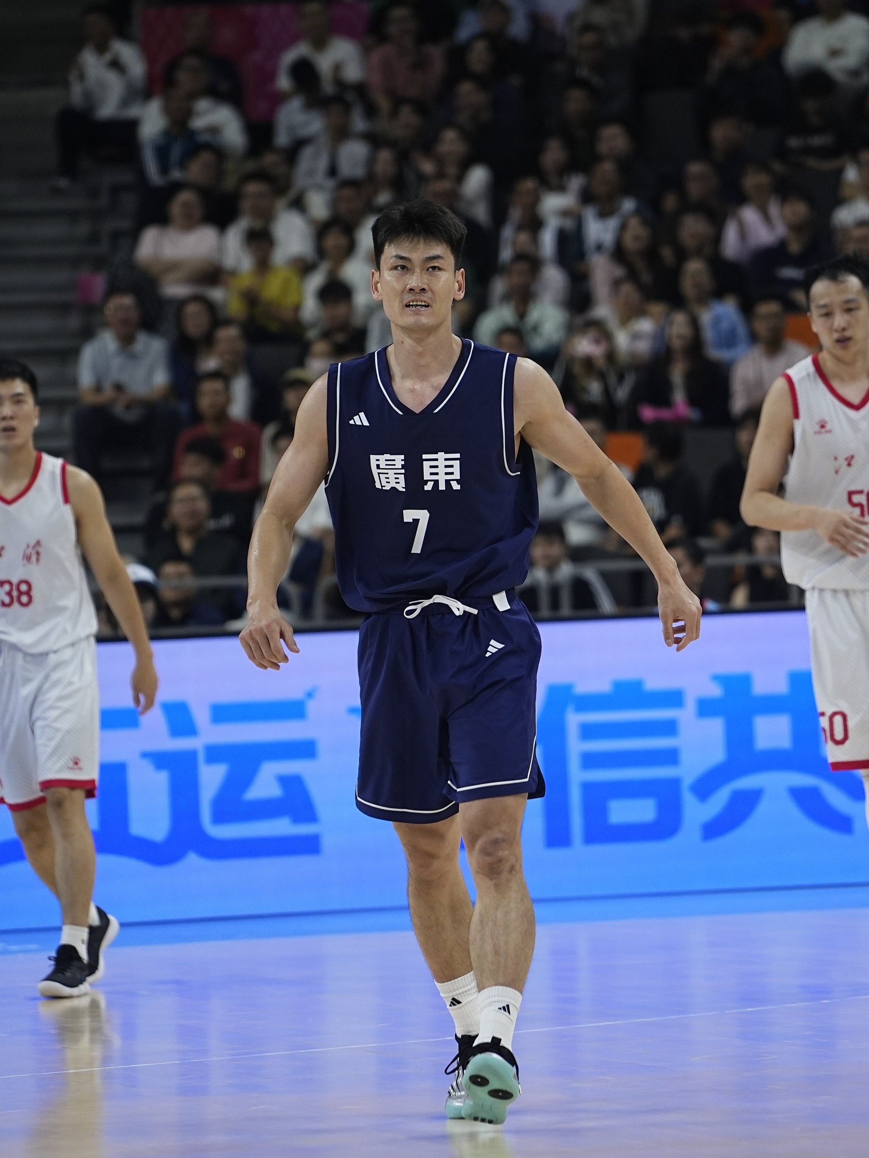 广东队逆转勇士，周琦扛起全队