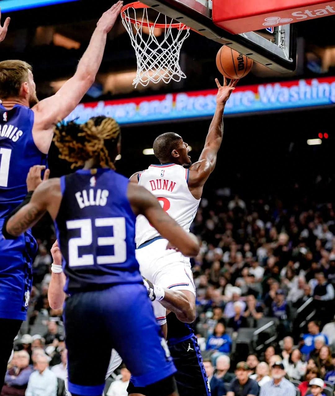 鹈鹕险胜马刺，伦纳德关键制胜的简单介绍