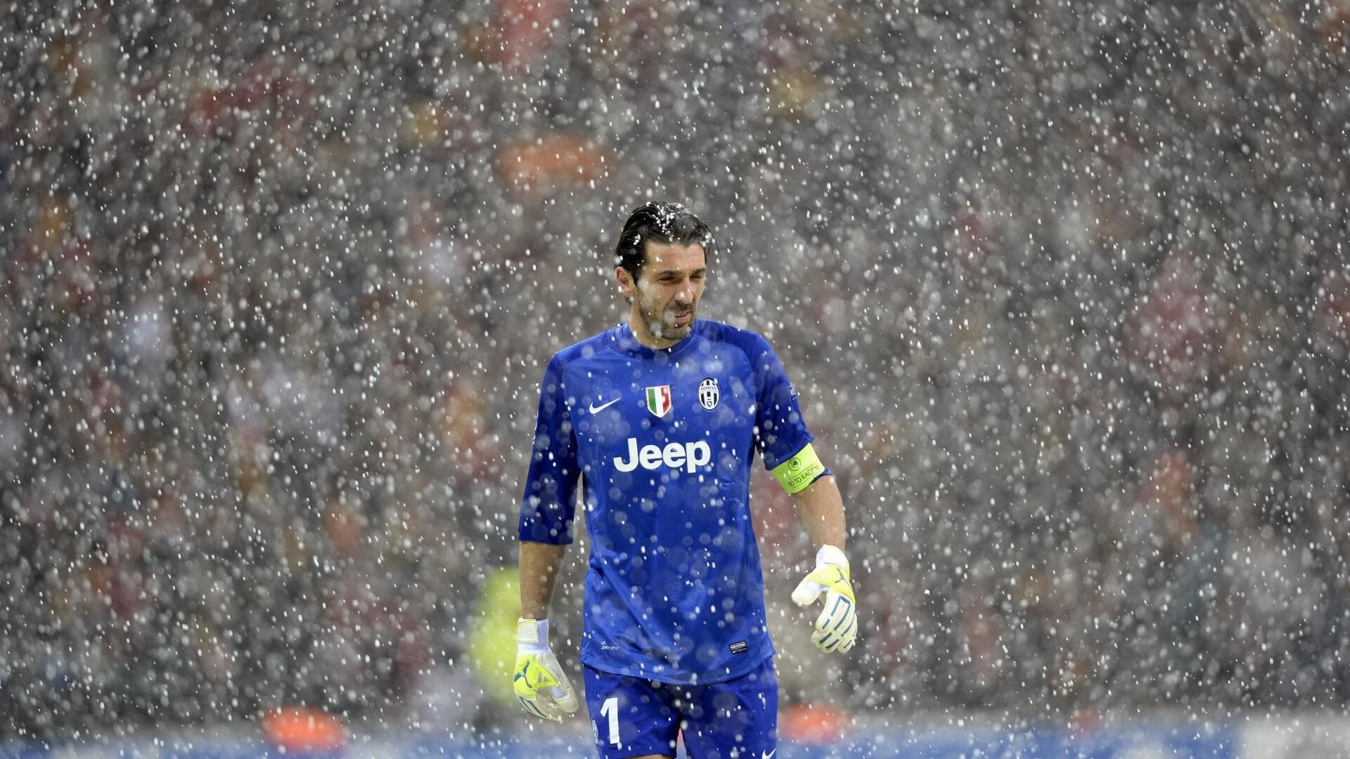 赛道传奇，法拉利轻取哈斯，汉密尔顿刷新历史纪录