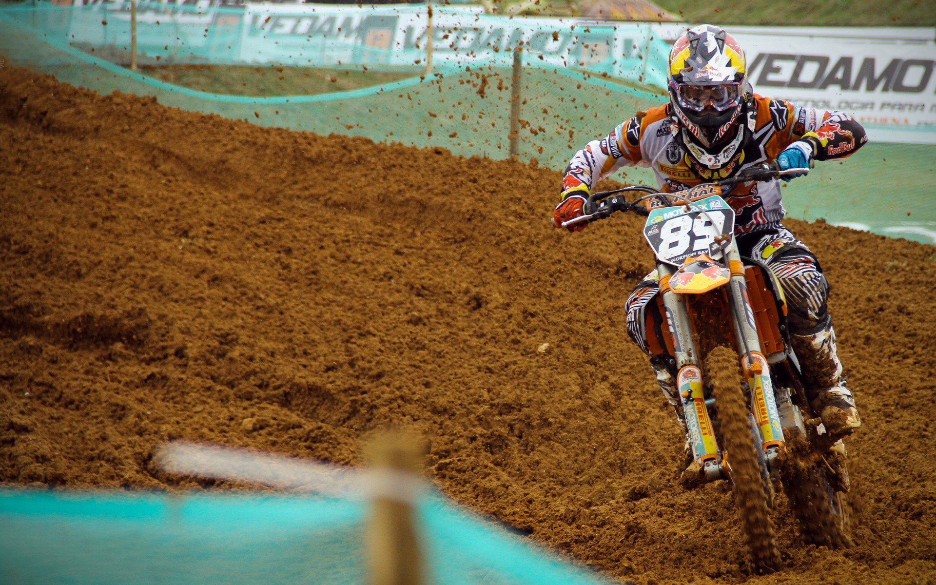 红牛二队逆袭记，拉塞尔火热状态下的F1权力游戏